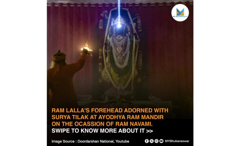 RAM LALLA’S FOREHEAD ADORNED WITH SURYA TILAK AT AYODHYA RAM MANDIR ON THE OCASSION OF RAM NAVAMI.